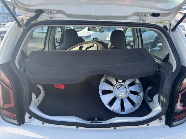 Volkswagen up! Active