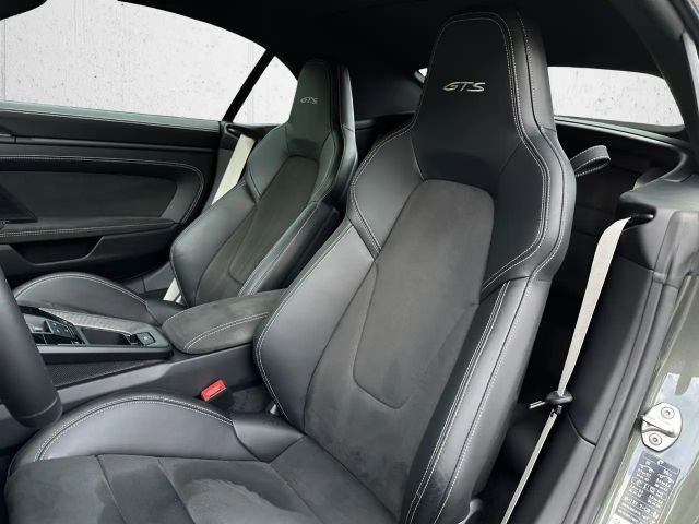 Porsche 992 Cabrio Carrera GTS