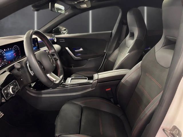 Mercedes-Benz CLA 200 AMG Line Coupé