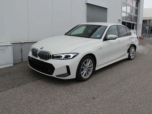 BMW 330 330e M-Sport Sedan xDrive