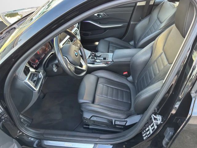 BMW 320 320d Luxury Line Sedan xDrive