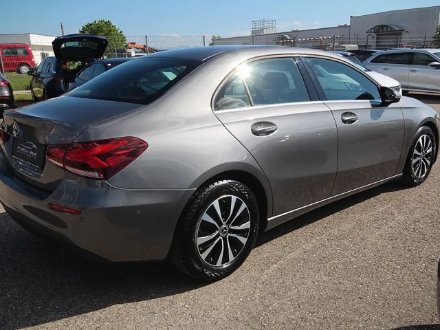 Mercedes-Benz A 180 A 180 d
