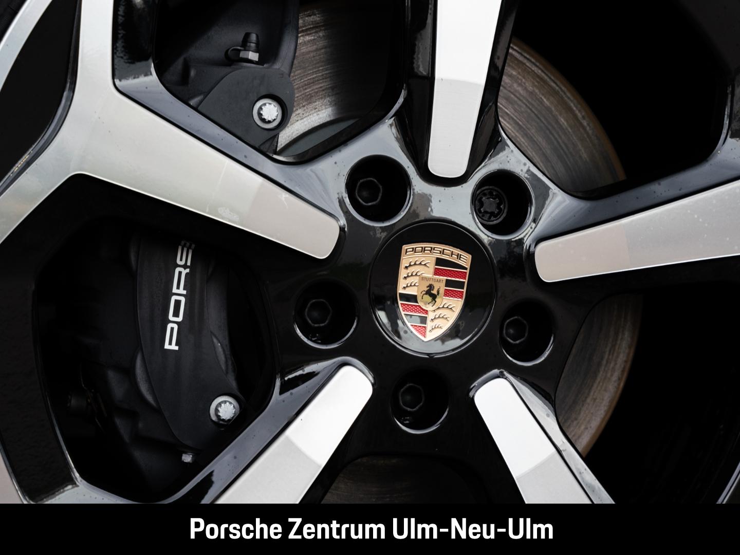 Porsche Taycan 4 Cross Turismo