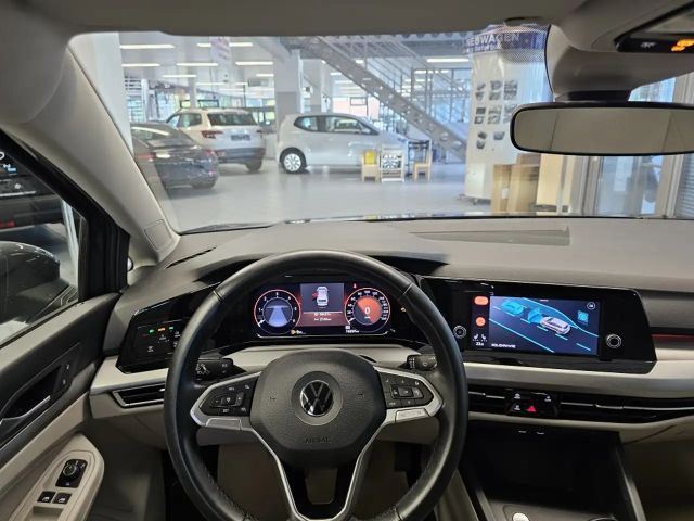 Volkswagen Golf Life Variant