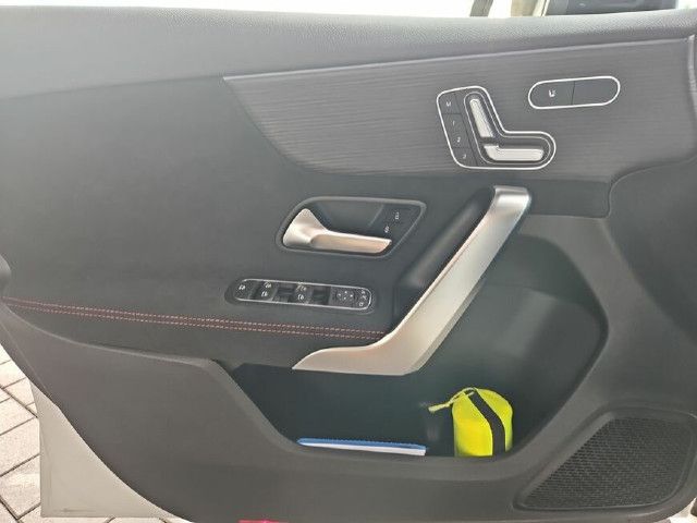 Mercedes-Benz A 200 A 200 d