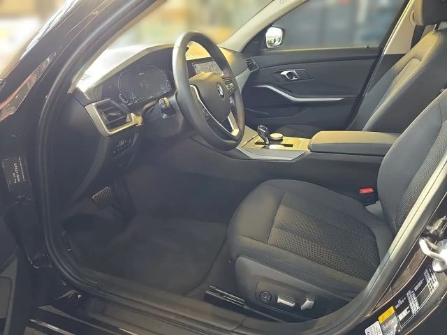 BMW 330 330e Sedan
