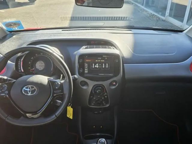 Toyota Aygo X Play Team D