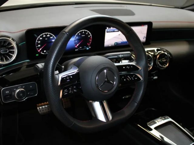 Mercedes-Benz CLA 180 AMG Line Coupé