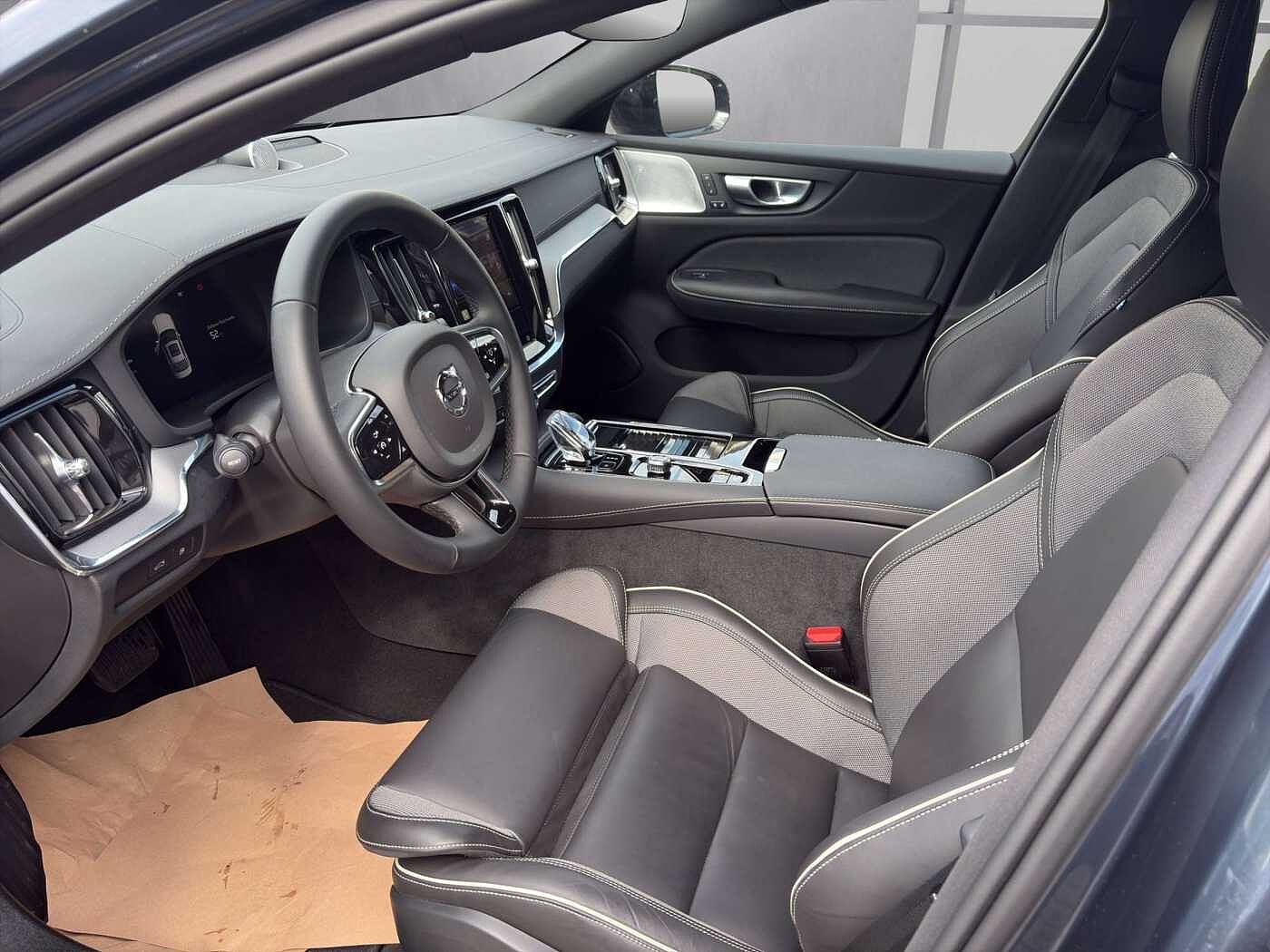 Volvo S60 AWD Dark Recharge Ultimate