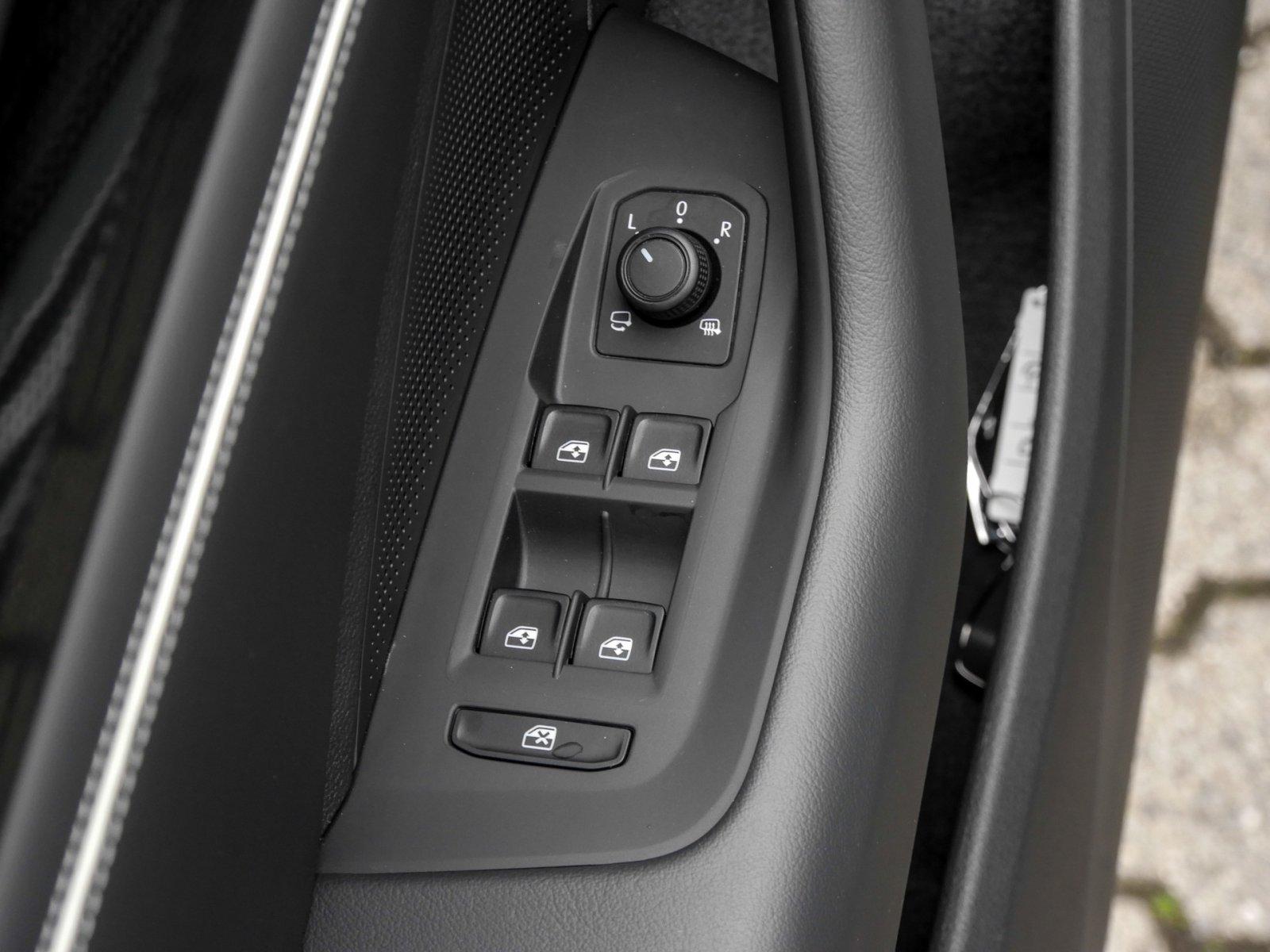 Volkswagen Passat 1.5 eTSI Business DSG Variant