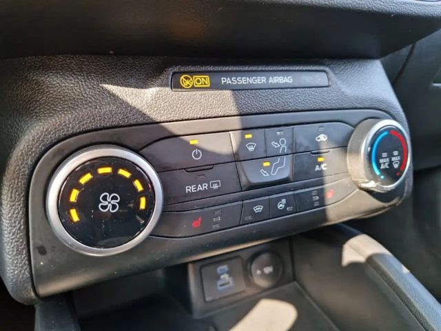 Ford Focus Cool & Connect EcoBoost Wagon