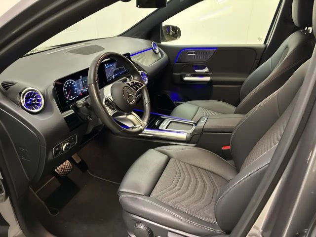 Mercedes-Benz B 180 B 180 d Sedan