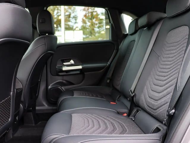 Mercedes-Benz B 200 Progressive Sedan