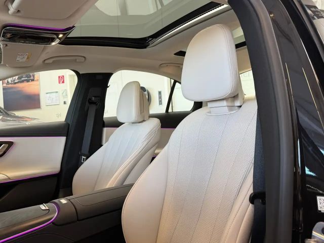 Mercedes-Benz E 200 AVANTGARDE Sedan