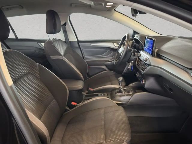 Ford Focus Cool & Connect EcoBoost Wagon