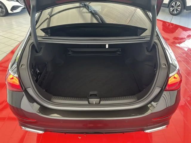 Mercedes-Benz E 200 AMG Line Sedan