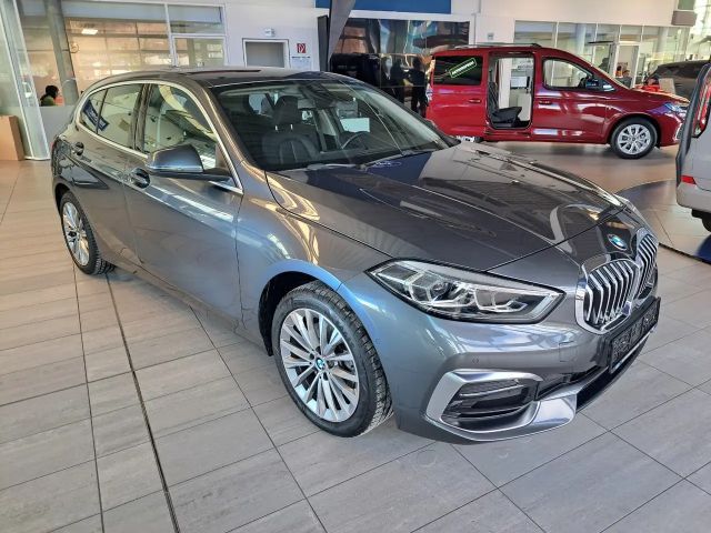 BMW 118 118i Luxury Line Sedan