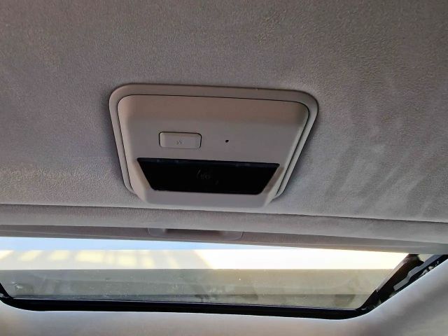 Hyundai Staria Signature