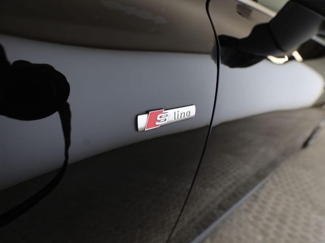 Audi A6 Avant Quattro S-Tronic