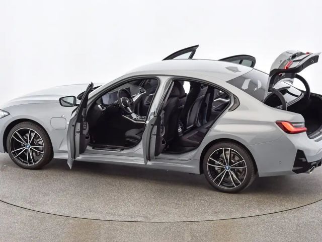 BMW 330 330e Sedan xDrive