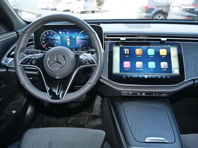 Mercedes-Benz E 220 AVANTGARDE E 220 d Sedan