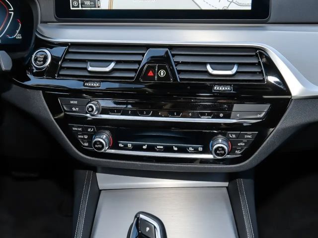 BMW 530 530d Luxury Line Sedan xDrive