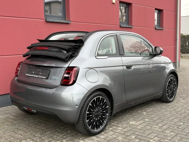 Fiat 500e La Prima
