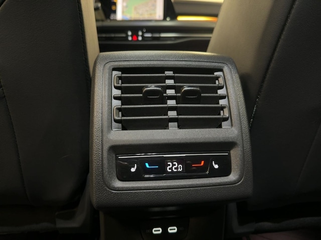 Volkswagen Golf 1.5 eTSI Golf VIII R-Line