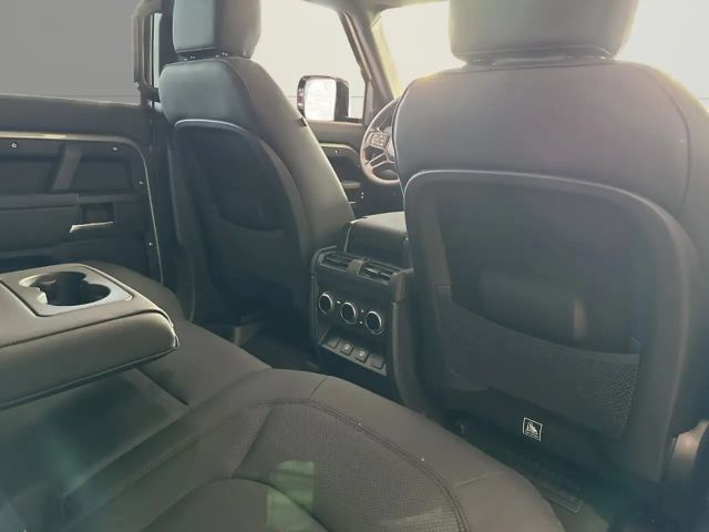 Land Rover Defender 110 D250 Dynamic SE