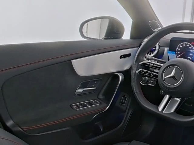 Mercedes-Benz CLA 200 AMG Line Coupé Sedan