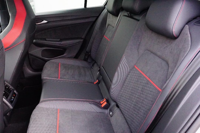 Volkswagen Golf 2.0 TSI DSG