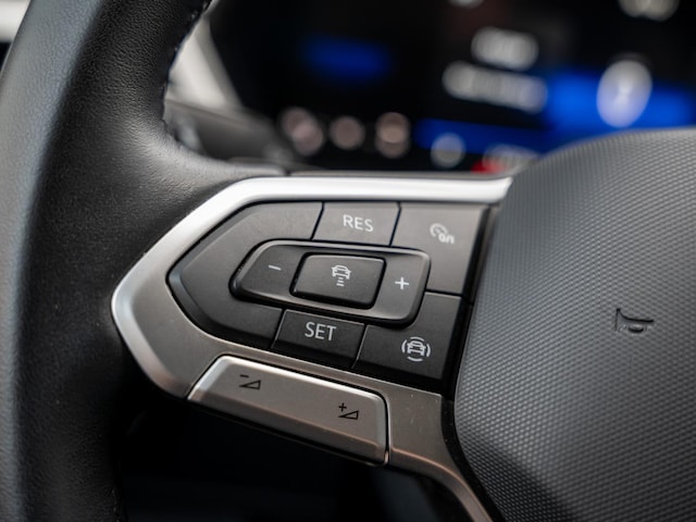 Volkswagen Touran 1.5 TSI DSG ACC FLA KeyLess AkustikGlas