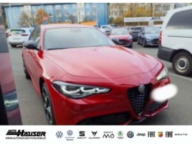 Alfa Romeo Giulia AT8 Q4 Turbo