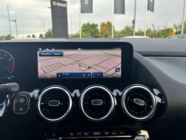 Mercedes-Benz B 180 Sedan