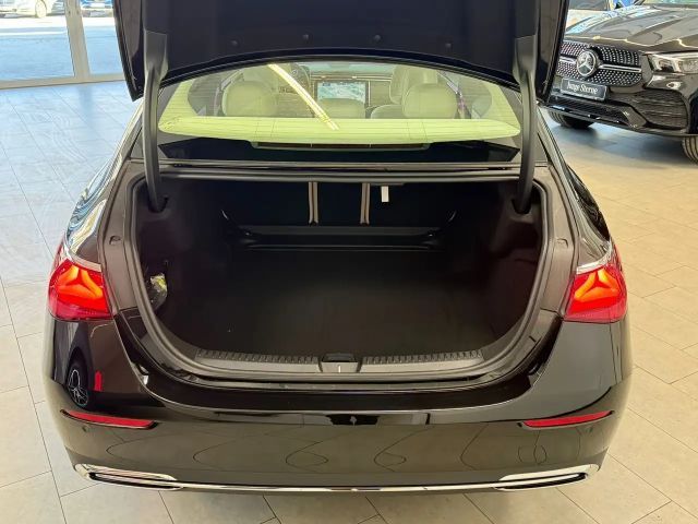 Mercedes-Benz E 200 AVANTGARDE Sedan