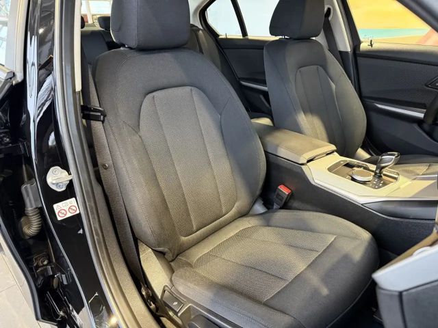 BMW 320 320i Sedan xDrive