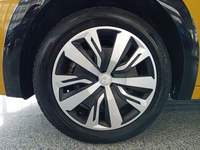 Peugeot E-208 Active Pack