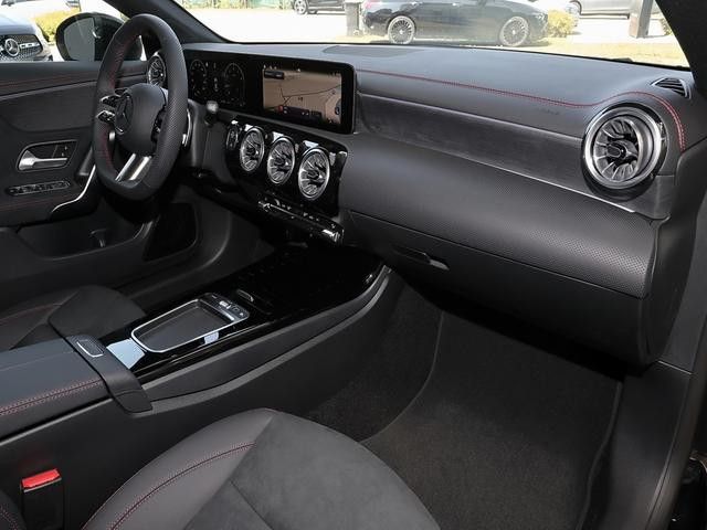 Mercedes-Benz CLA 200 AMG Line Coupé