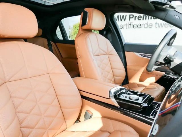 BMW i7 M-Sport Sedan