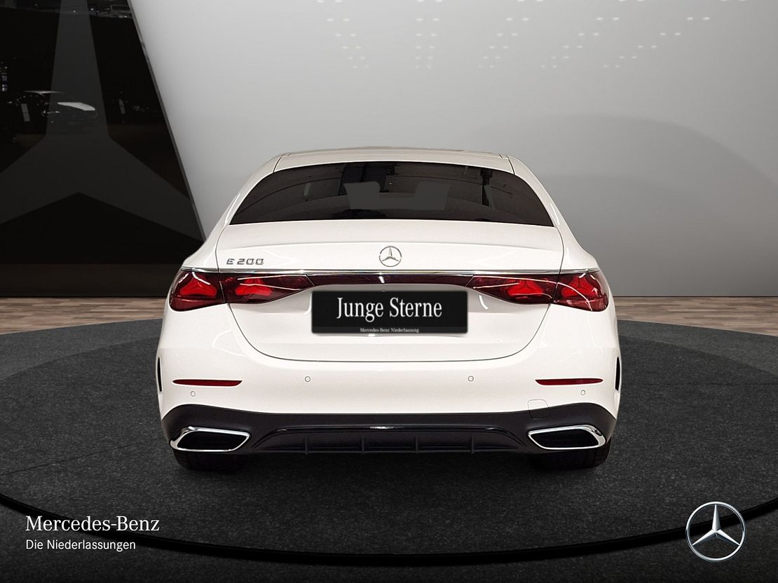 Mercedes-Benz E 200 AMG Line Sedan