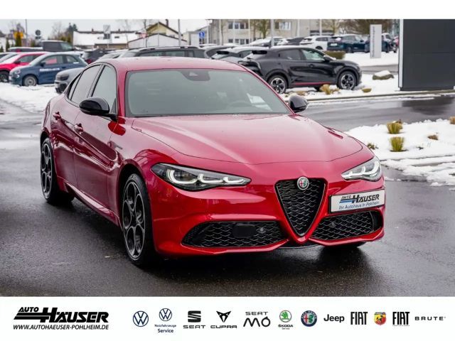 Alfa Romeo Giulia AT8 Q4 Turbo