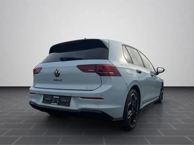 Volkswagen Golf 1.5 eTSI DSG R-Line