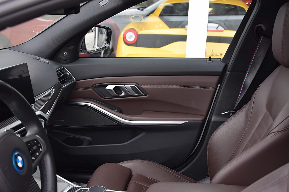 BMW 330 330e M-Sport Touring xDrive