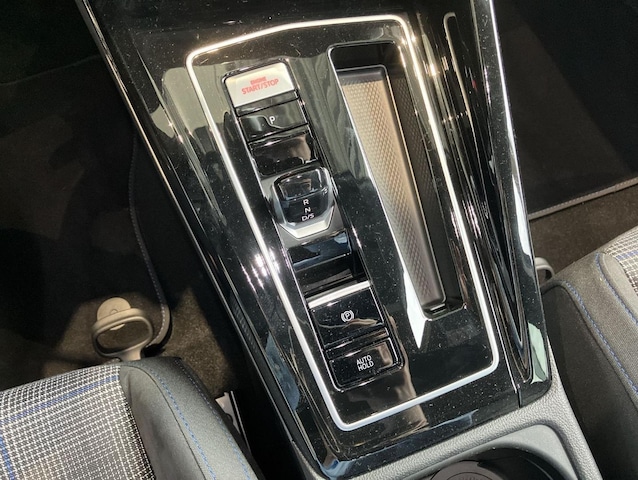 Volkswagen Golf CarPlay Hyb. Matrix Pano ACC AHK