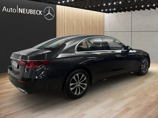 Mercedes-Benz E 200 AVANTGARDE Sedan