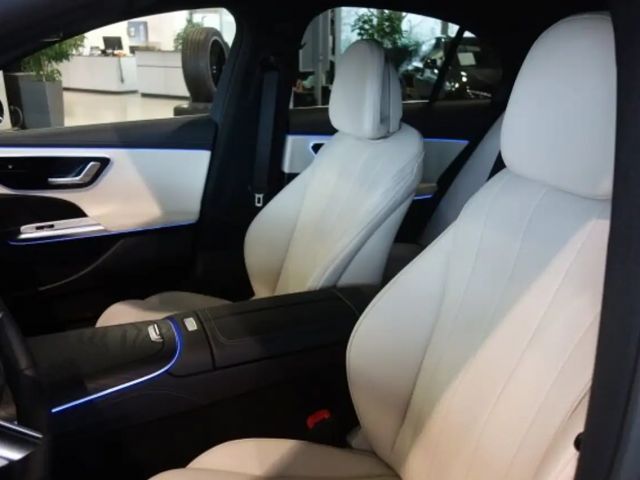 Mercedes-Benz E 220 AMG Line E 220 d Sedan