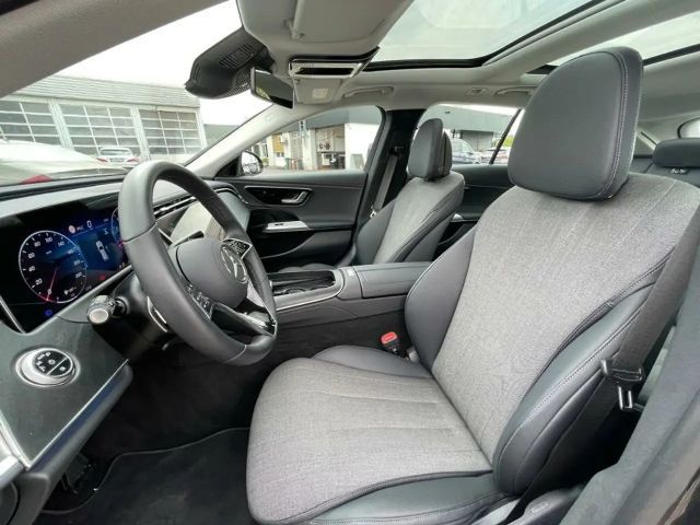 Mercedes-Benz E 200 AVANTGARDE Estate