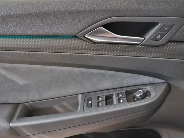 Volkswagen Golf 1.5 eTSI DSG Golf VIII R-Line