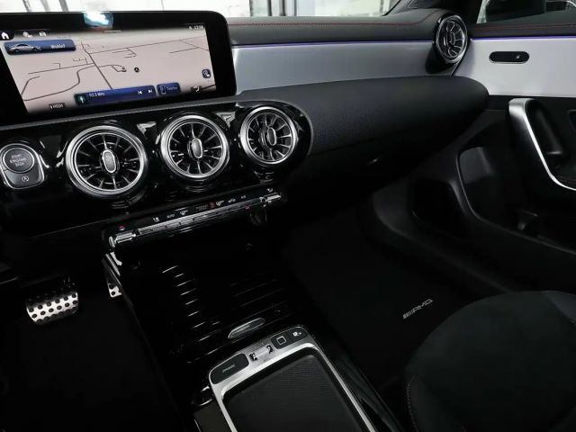 Mercedes-Benz CLA 200 AMG Line Coupé