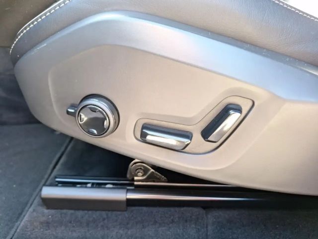 Volvo XC60 Dark Plus